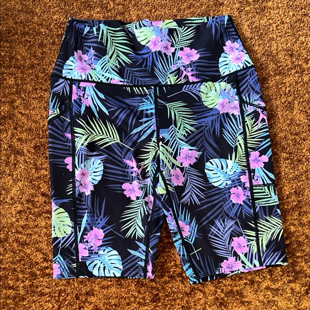 High-Rise Tropical Print Bike Shorts in Black